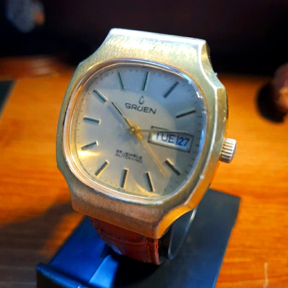 Vintage Gruen 25 jewel Autowind Watch - Picture 1 of 5